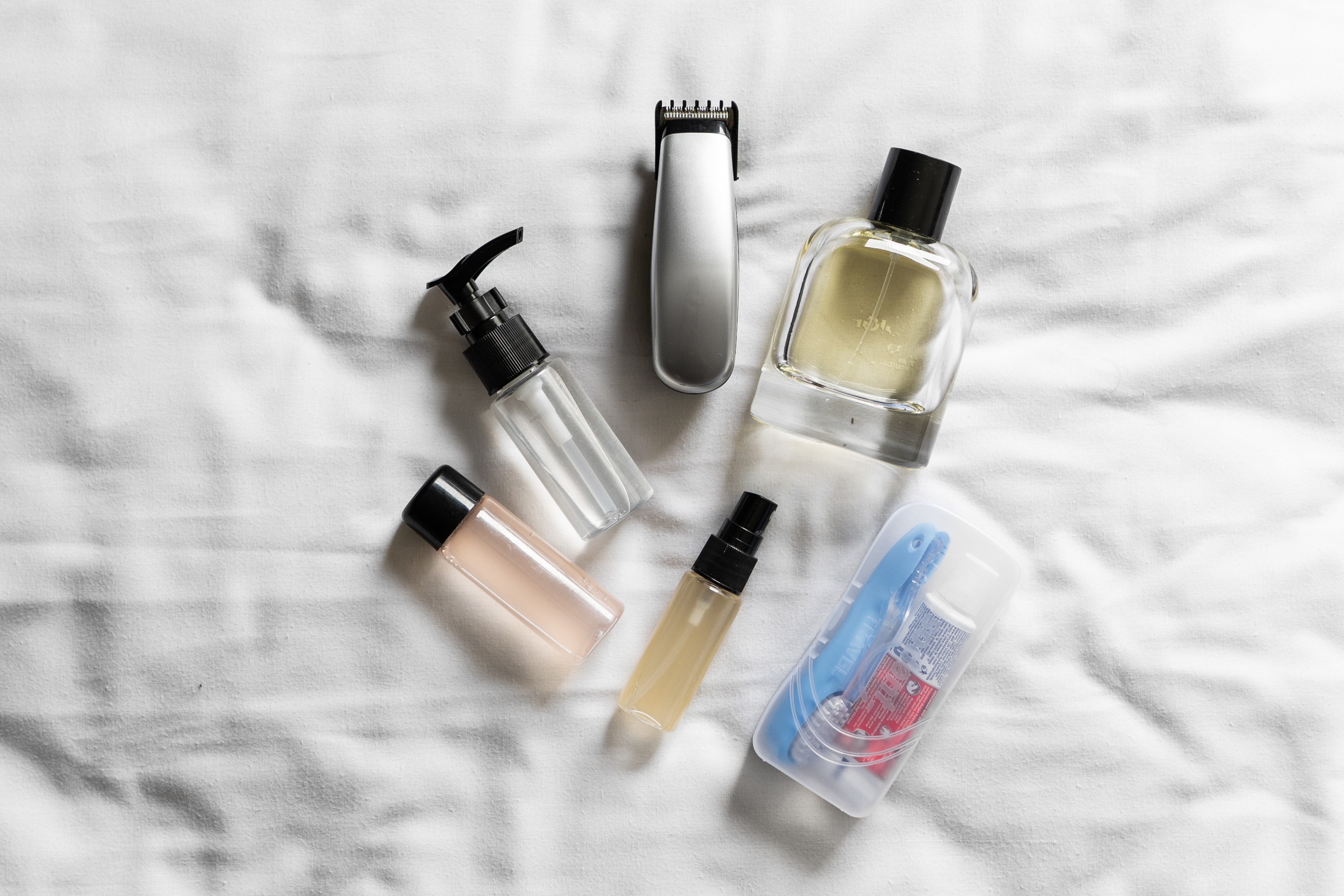 Mau Bawa Skincare Tanpa Ribet? Cek 4 Rekomendasi Tas Skincare Ini!