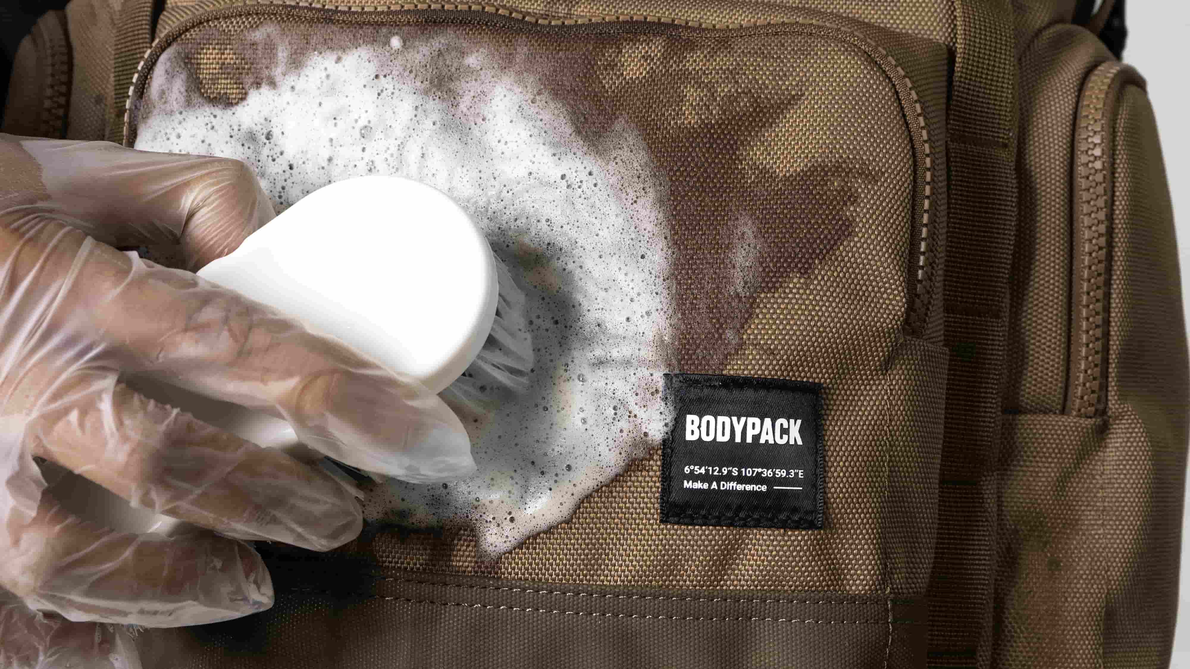 Begini Cara Efektif Membersihkan Tas Sesuai Bahan!