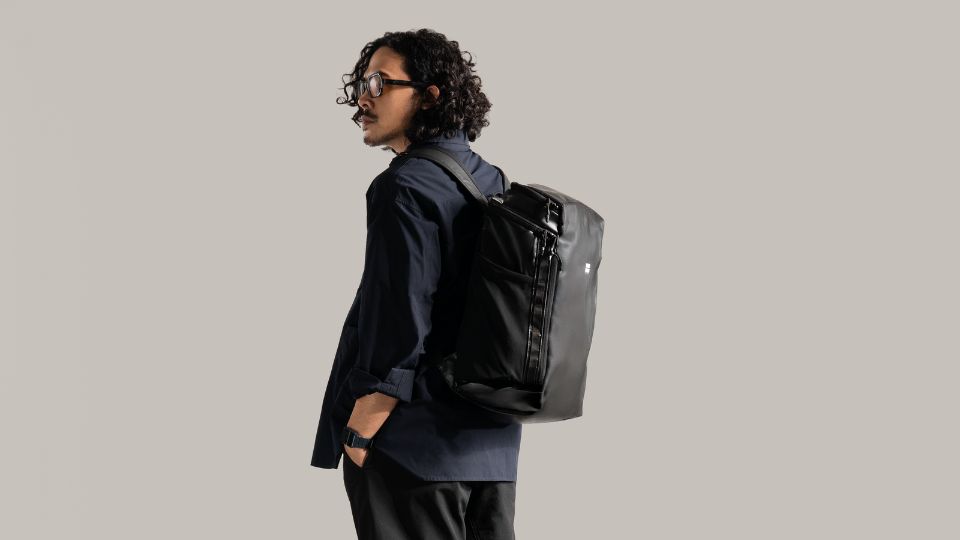5 Tas Bodypack Berbahan Terpauline yang Tahan Segala Cuaca!