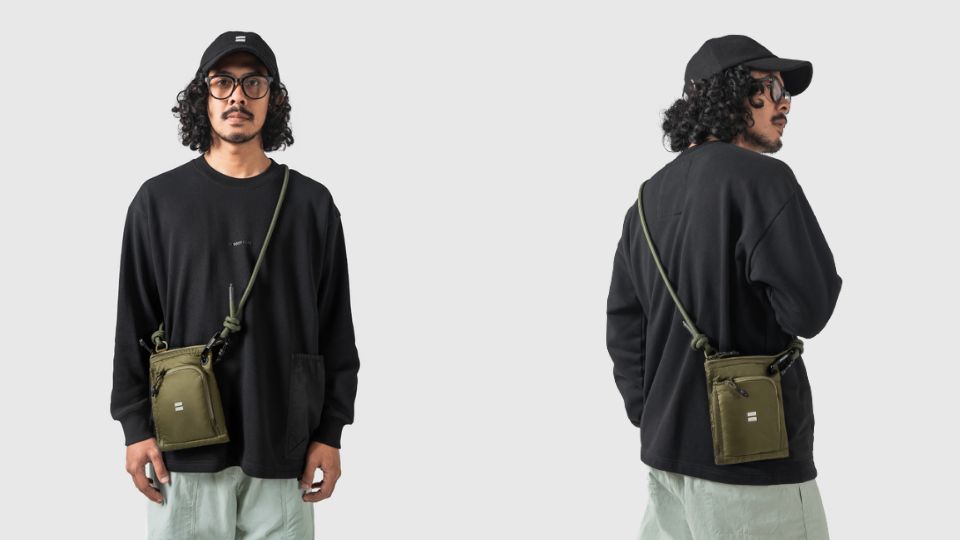 Biar Paspor Nggak Nyelip, Cek Tas Kecil Traveling Praktis Ini!