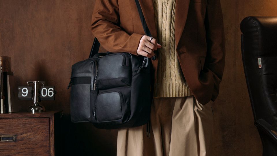 Suka Tampilan Modern Klasik? Cobain Rekomendasi Tas Bodypack Faux Leather Ini!