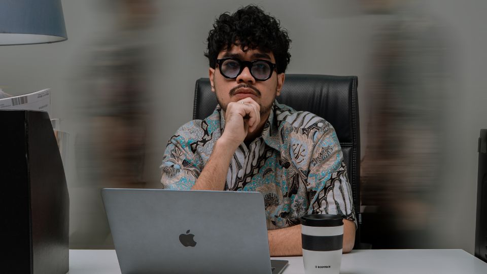 Tips Styling Batik Modern buat Ngantor atau Kuliah!