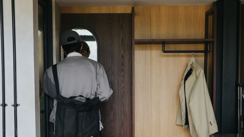 The Secret to Styling a Plain T-Shirt to Always Stay On Point