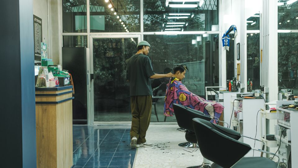 Stay Sharp, Stay Fresh: Essential Grooming Hacks for Men