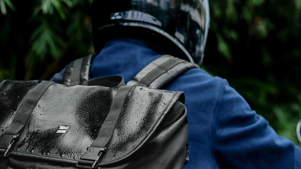 Tas Laptop Ini Siap Lindungi Gadgetmu dari Hujan