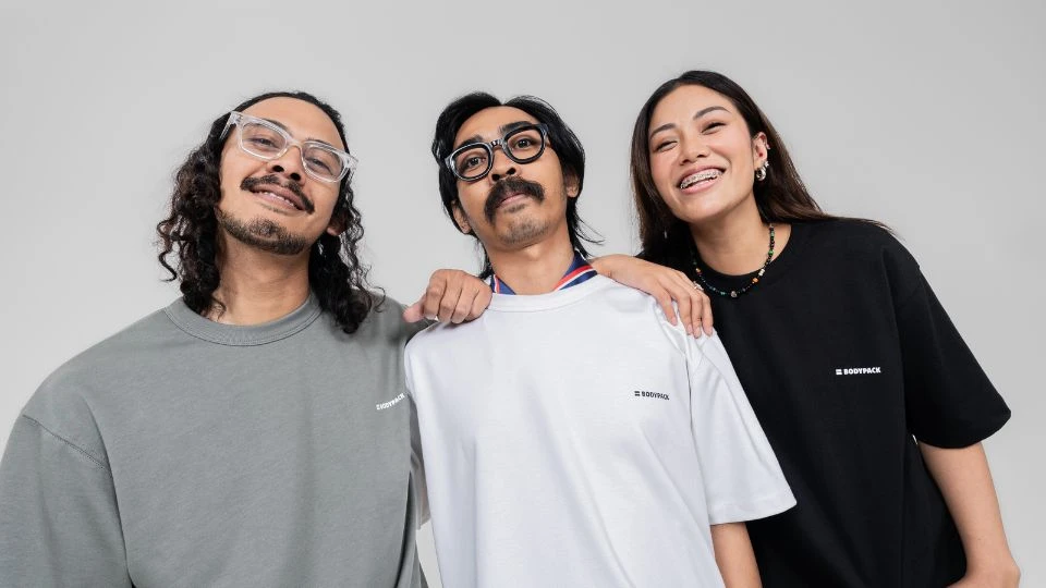 Panduan Lengkap Styling Baju Oversize: Tampil Bold dan Nyaman Tanpa Kelihatan "Tenggelam"