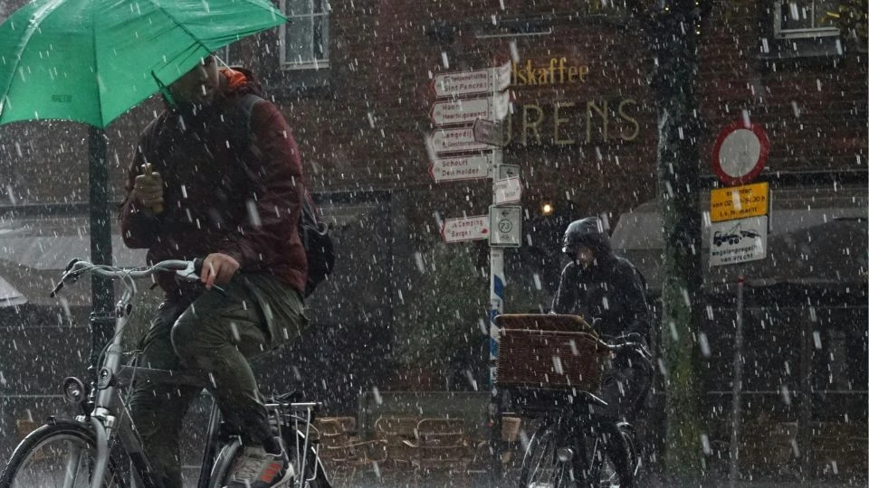 Rainy Season Commuter Gear: Tips to Stay Dry and Neat During Your Work Commute
