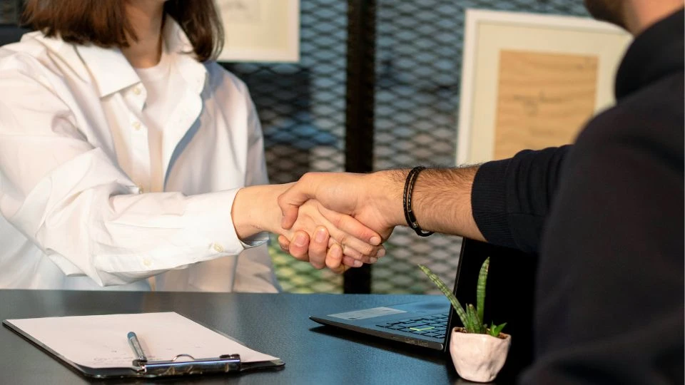 Sukses Wawancara: Tips Persiapan Kerja dan Cara Tampil Profesional untuk First Impression Terbaik