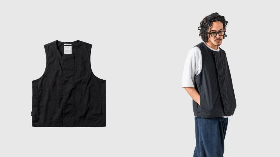 Bodypack Canone Vest Jacket sebagai layering untuk commuter style pria dengan tampilan yang modern dan praktis.