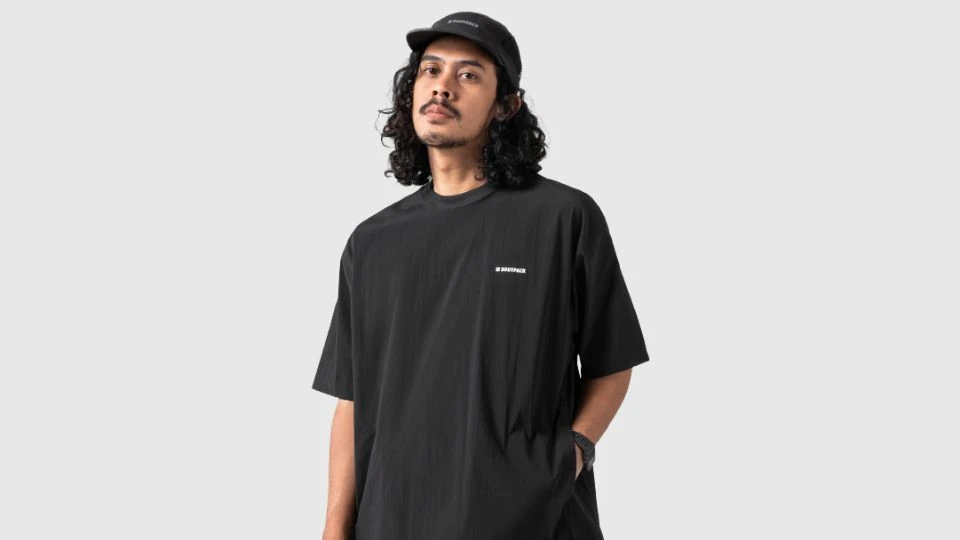 Bodypack Mogul 1.0 Water-repellent Short Sleeves T-shirt sebagai kaos polos untuk melengkapi outfit cuaca panas