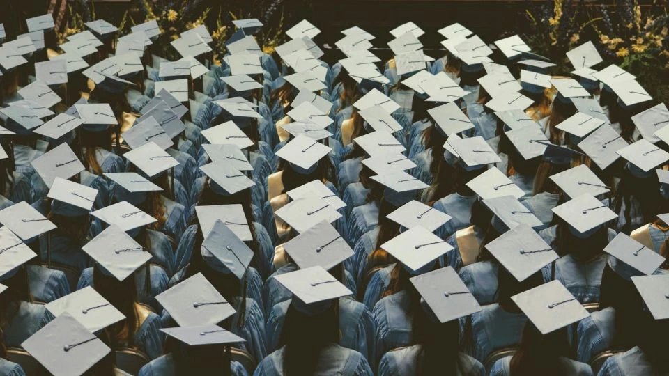From Campus to Career: Graduation Gift Ideas to Help Fresh Graduates Get Work-Ready!