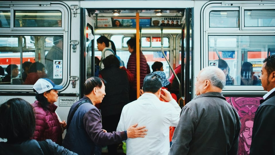 Suasana Menggunakan Transportasi Umum