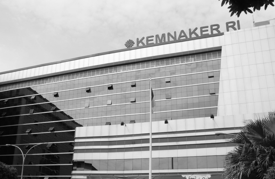 Pelayanan memuaskan dan sangat komunikatif menjelaskan produk.